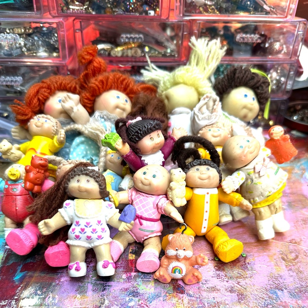 Cute Played with Cabbage Patch Dolls! Some Metal 150’s Kids  Metal Dishes! Iron!